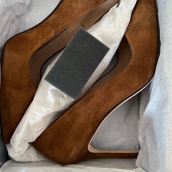 Stuart Weitzman Size 8 Suede Pumps - Picture 7 of 8